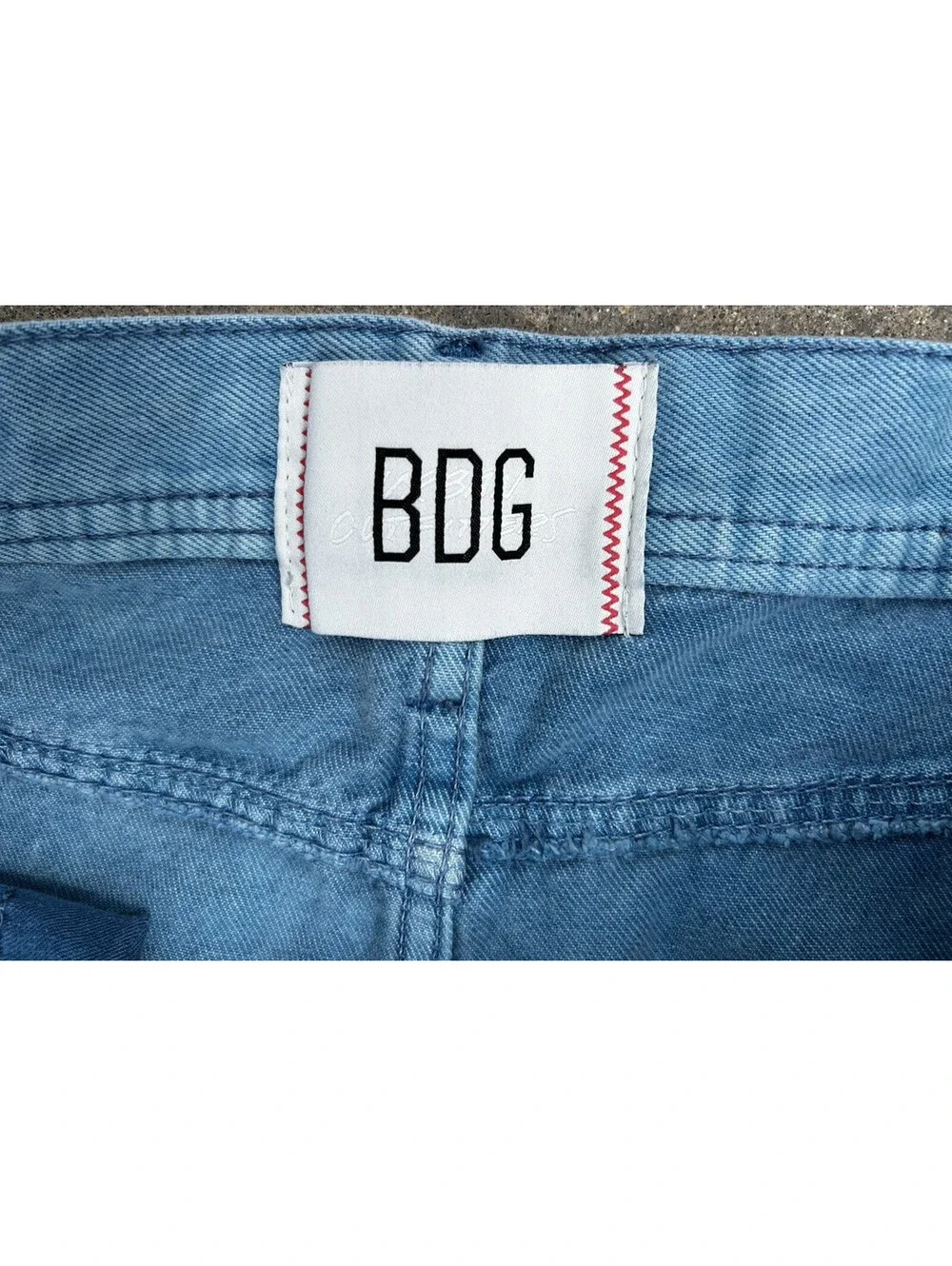 BDG Jeans Mens 32 x 34 Vintage Bow Fit Cotton Light Wash Small Orange Stain - Picture 11 of 15